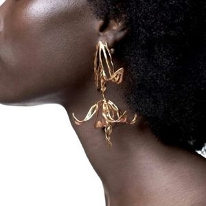 ZARA SCULPTED FLOWER EARRINGS GOLDEN NWT